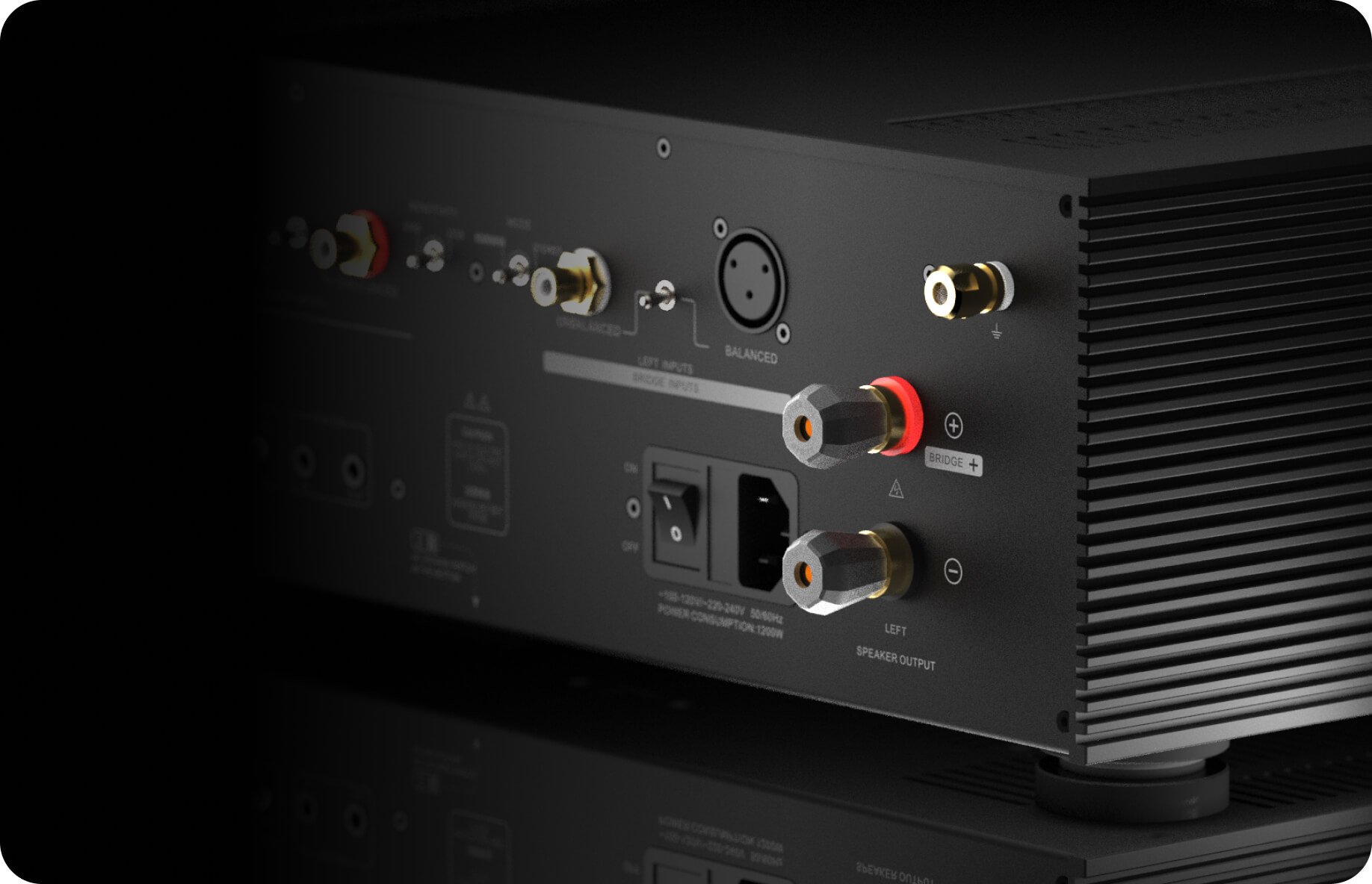 AMP-F8 amplifier rear panel